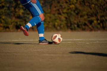 足球精灵只有一个！当罗纳尔迪尼奥决定炫技时｜壹号娱乐官网（配图示意）